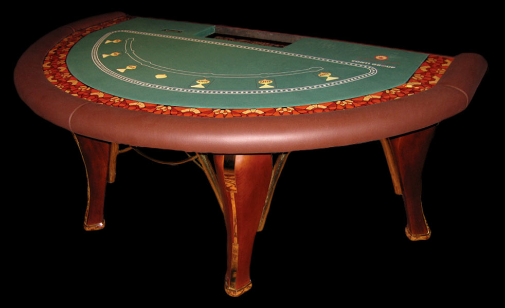 Карточный столик. Карточный стол. Столик для карточных игр. Ломберные игровые столы. Старинные столы для карточных игр.